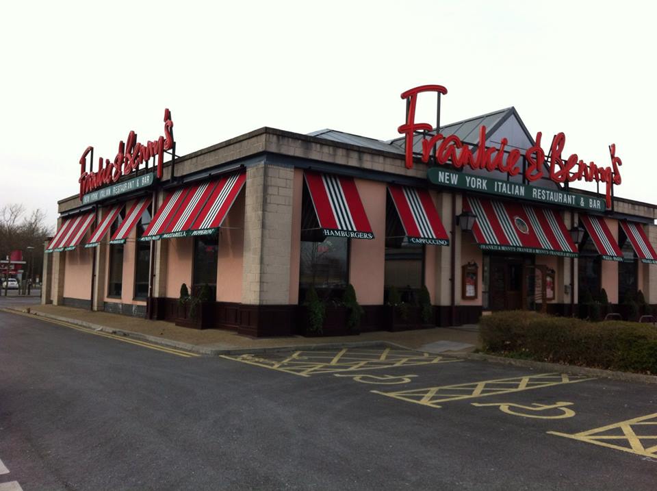 Fixed open ended triangular awnings at Frankie & Benny’s