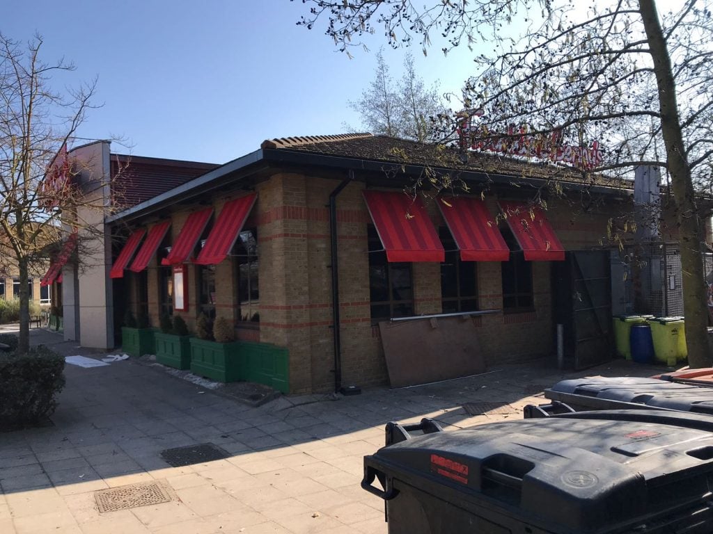 commercial awnings on Frankie & Benny’s restaurant